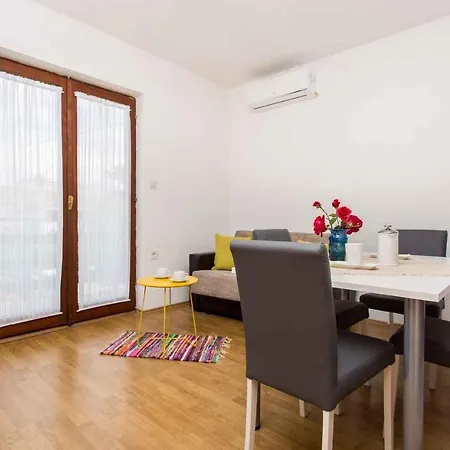 Apartment In Silo/insel Krk 13496
